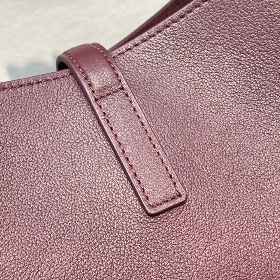 Le 5 à 7 Supple Small in grained leather Bag - YB023