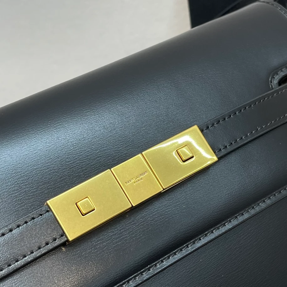 Manhattan Small Shoulder Bag in Box Saint Laurent - YB055