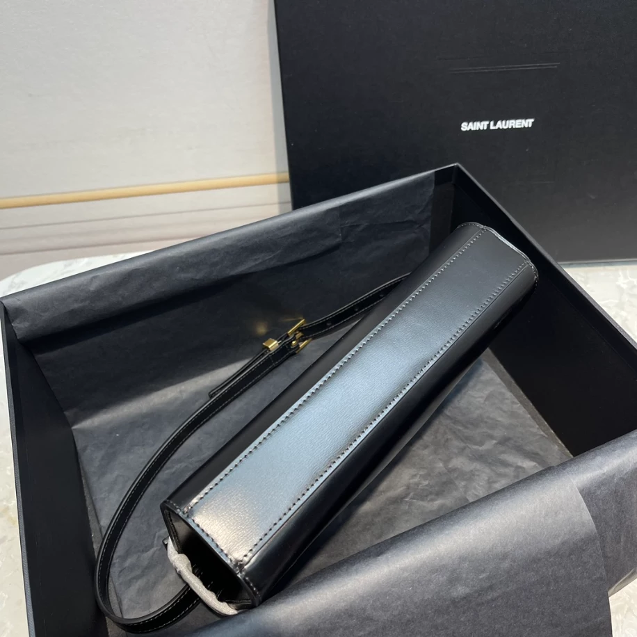 Manhattan Small Shoulder Bag in Box Saint Laurent - YB055