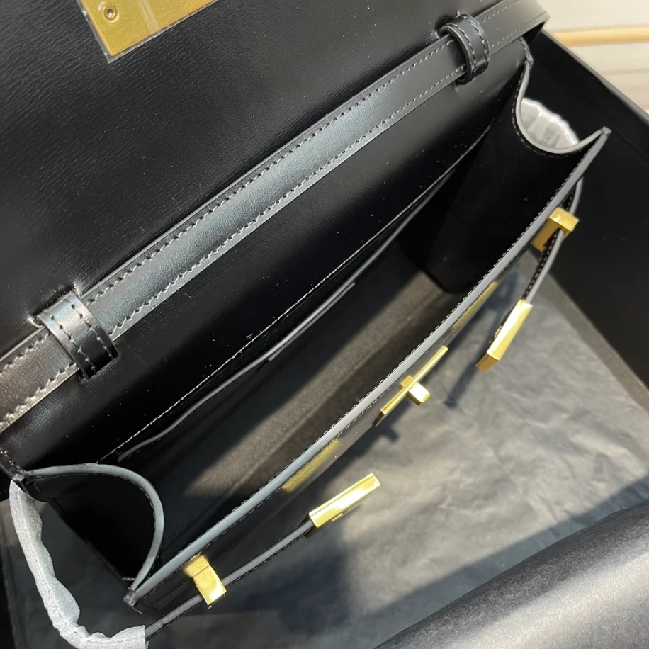 Manhattan Small Shoulder Bag in Box Saint Laurent - YB055