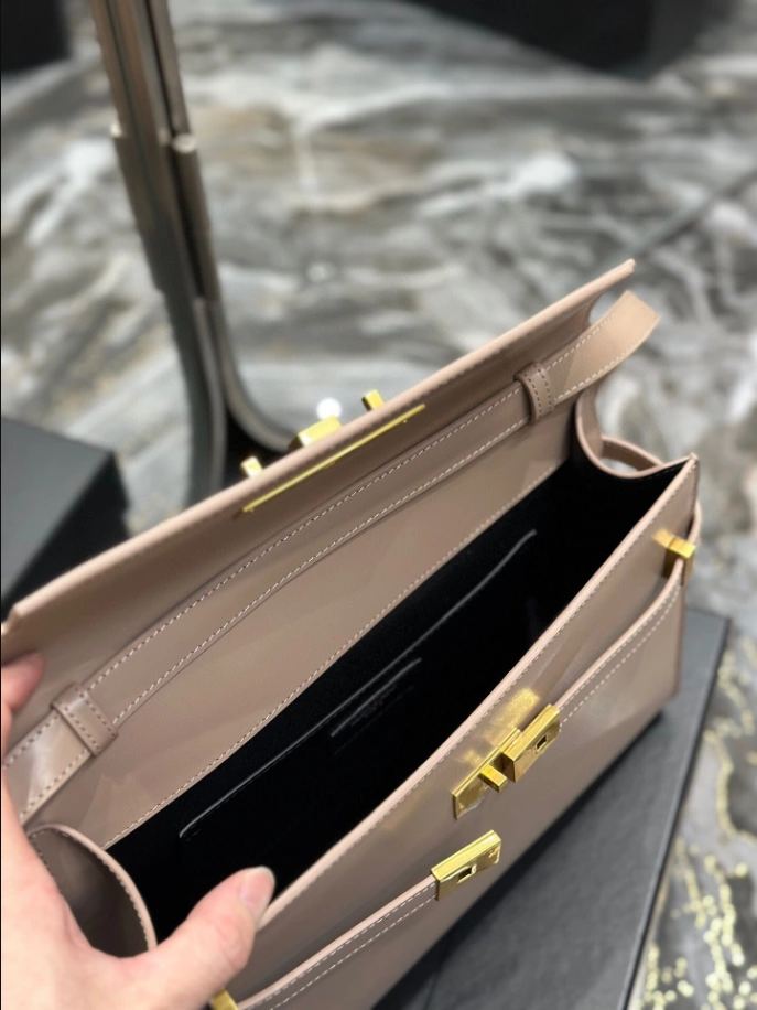 Manhattan Small Shoulder Bag in Box Saint Laurent - YB057