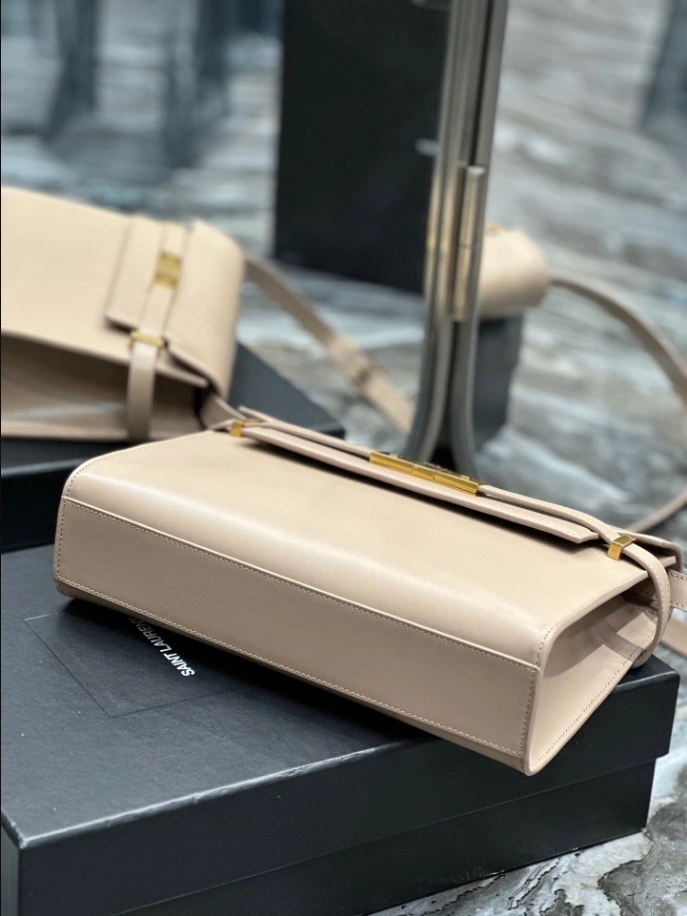 Manhattan Small Shoulder Bag in Box Saint Laurent - YB057