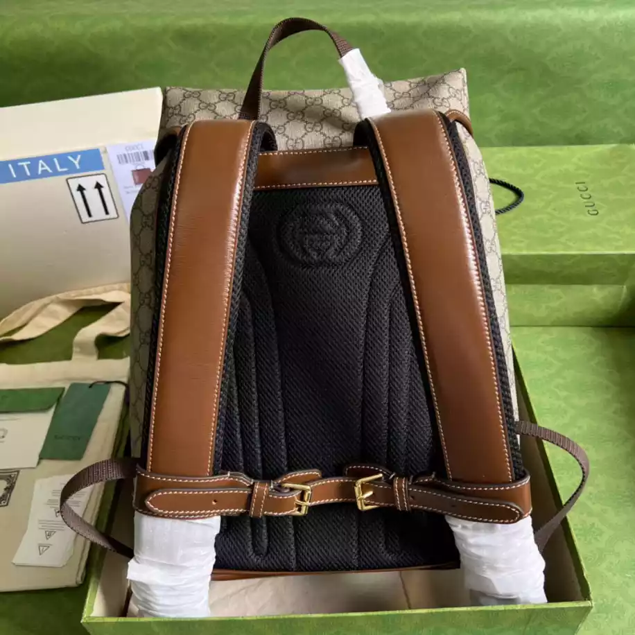 Medium Backpack with Interlocking G in Beige GG Supreme - GB250