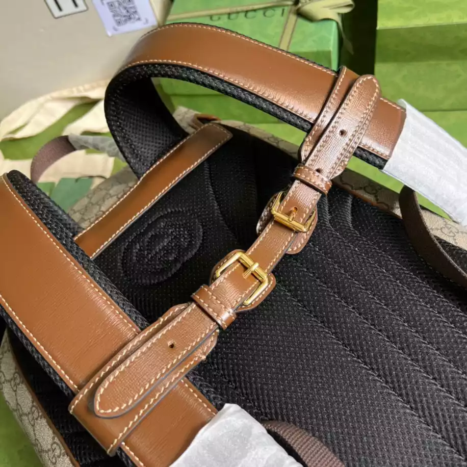 Medium Backpack with Interlocking G in Beige GG Supreme - GB250