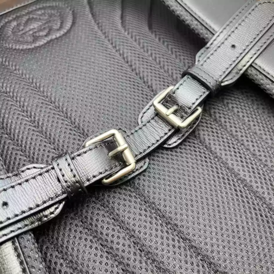 Medium Backpack with Interlocking G in Black GG Supreme - GB247