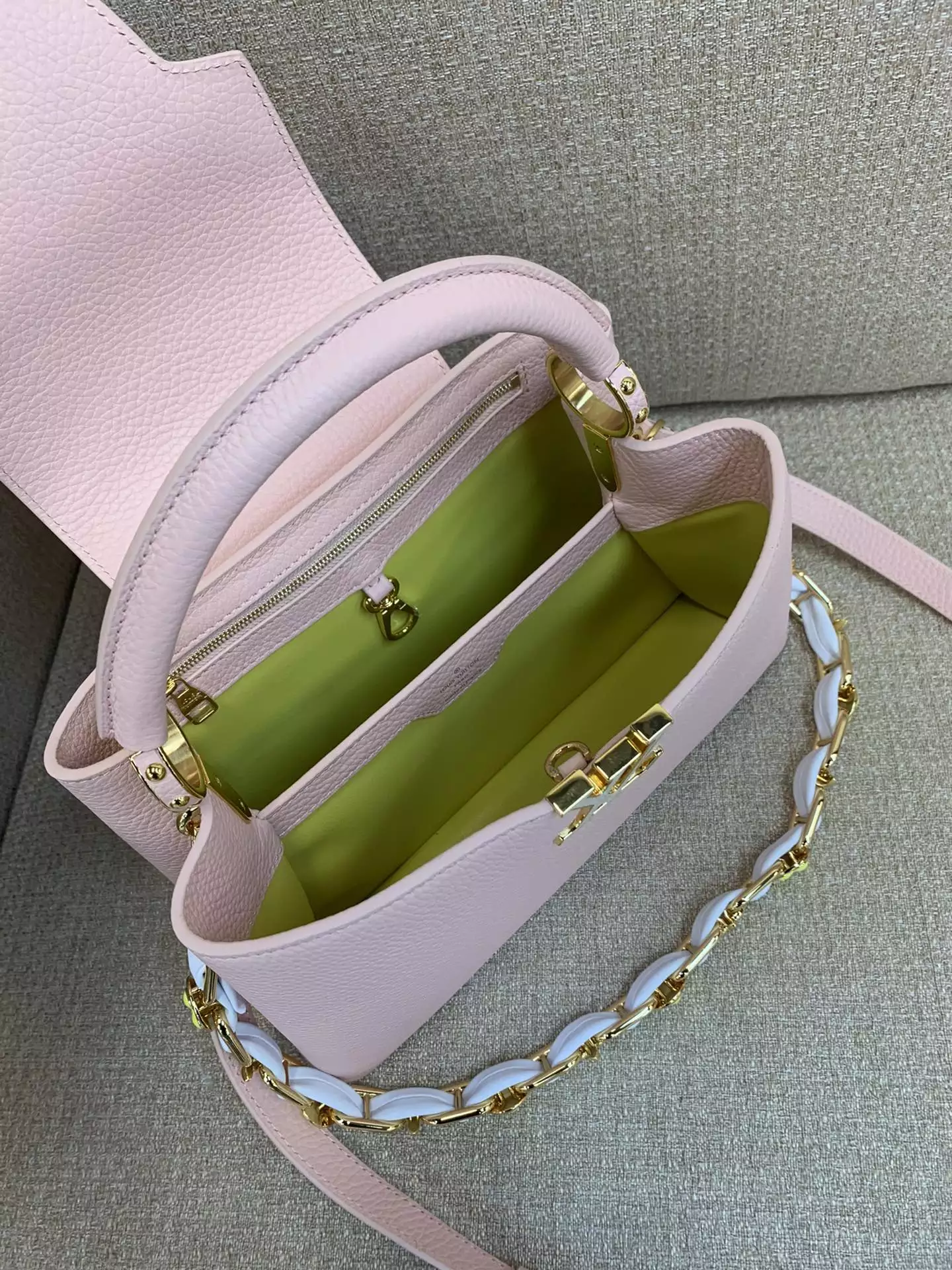 Capucines MM Blossom Chain Handbag Jasmine Pink