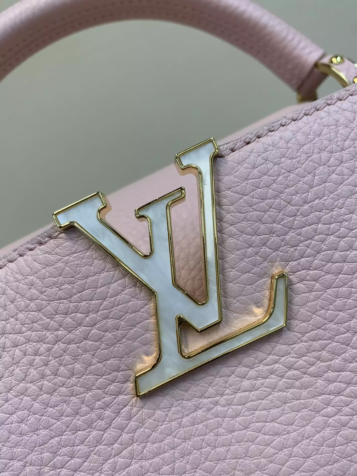 Capucines MM Blossom Chain Handbag Jasmine Pink