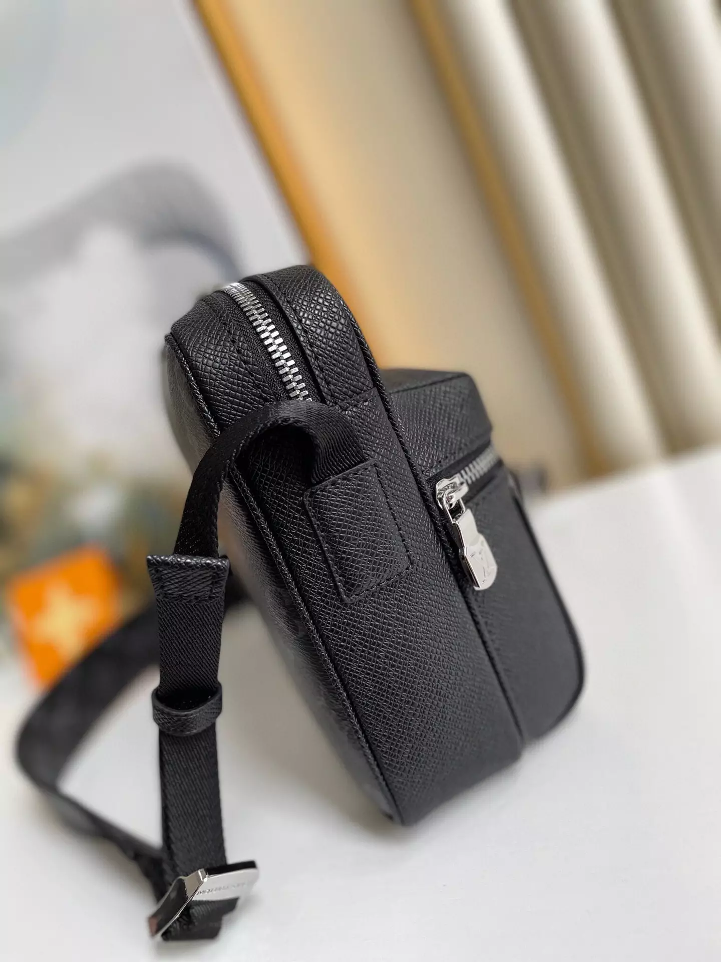 Outdoor Messenger Taigarama Black