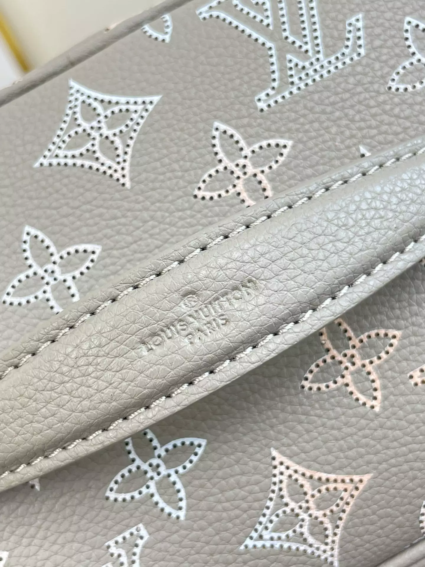 Nice Mini Vanity Case Gray Mahina Calfskin