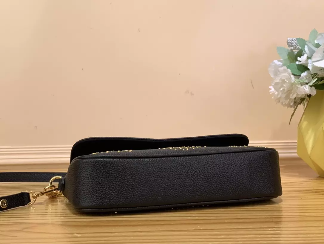 Wallet on Chain Ivy Monogram Empreinte Grained Cowhide Leather