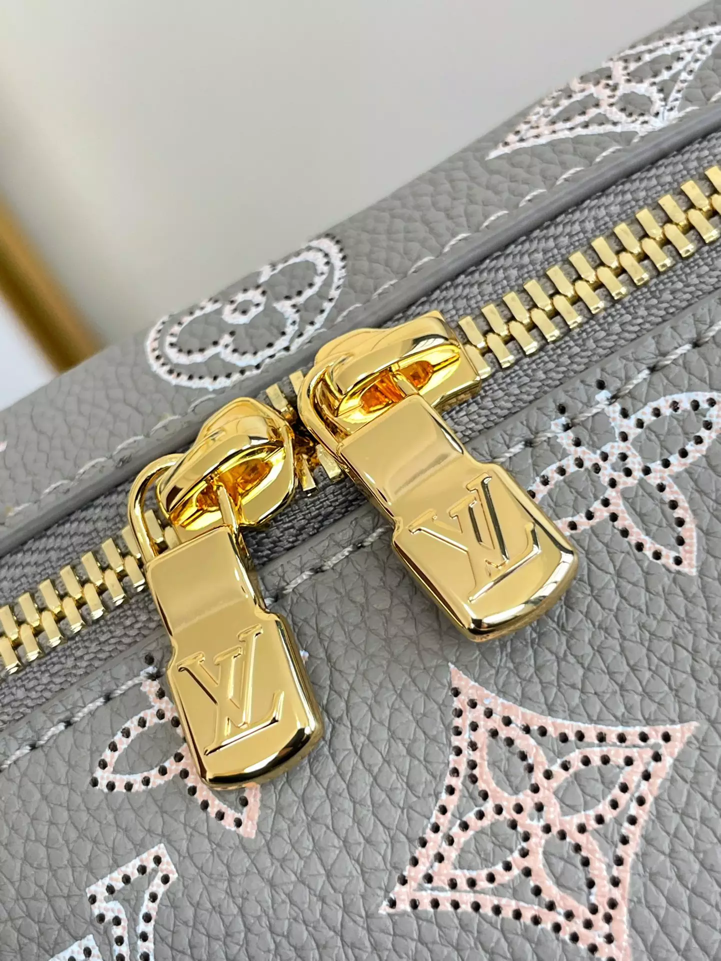 Nice Mini Vanity Case Gray Mahina Calfskin