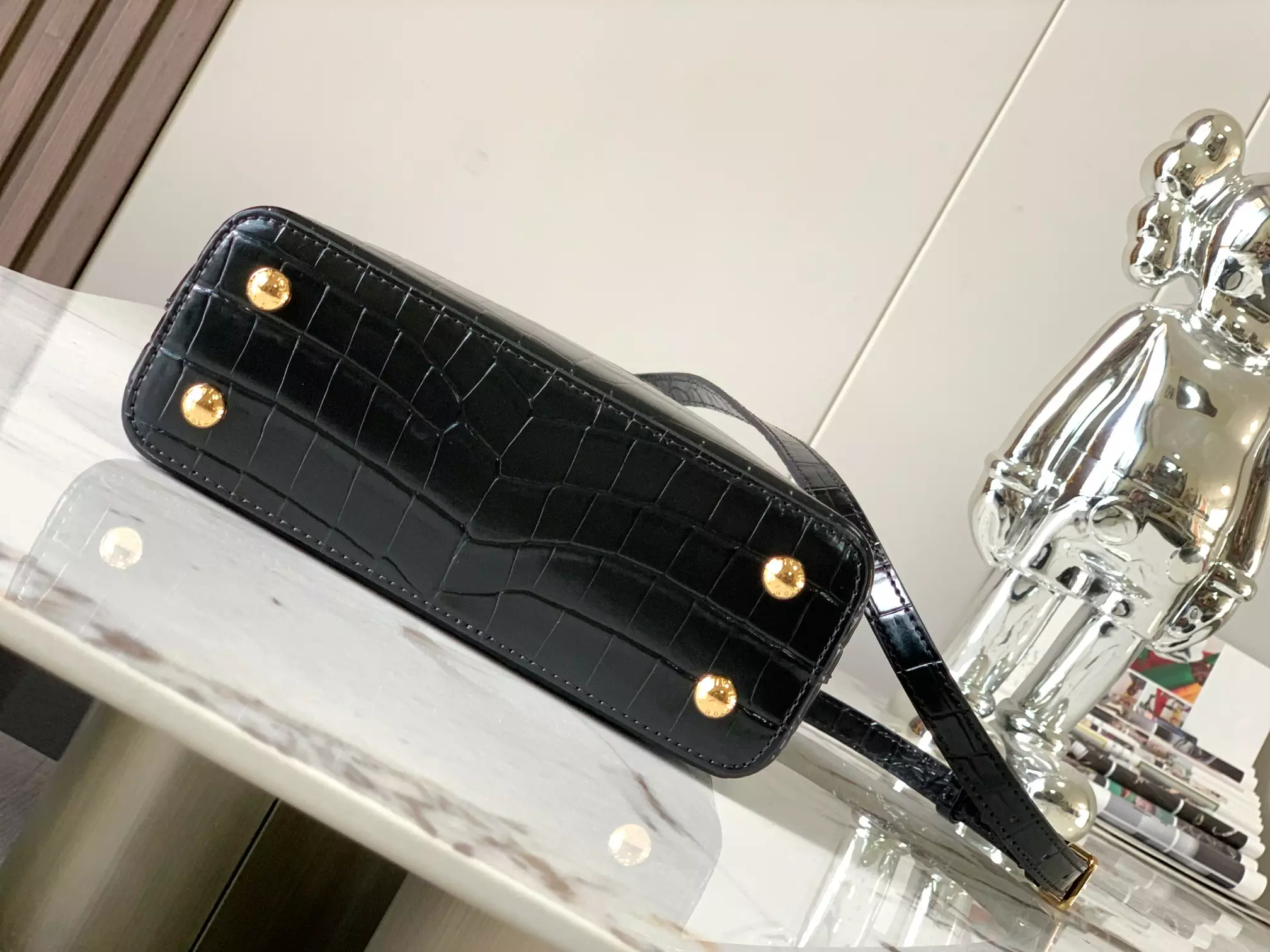 LV Capucines Mini Crocodilien Mat in Black