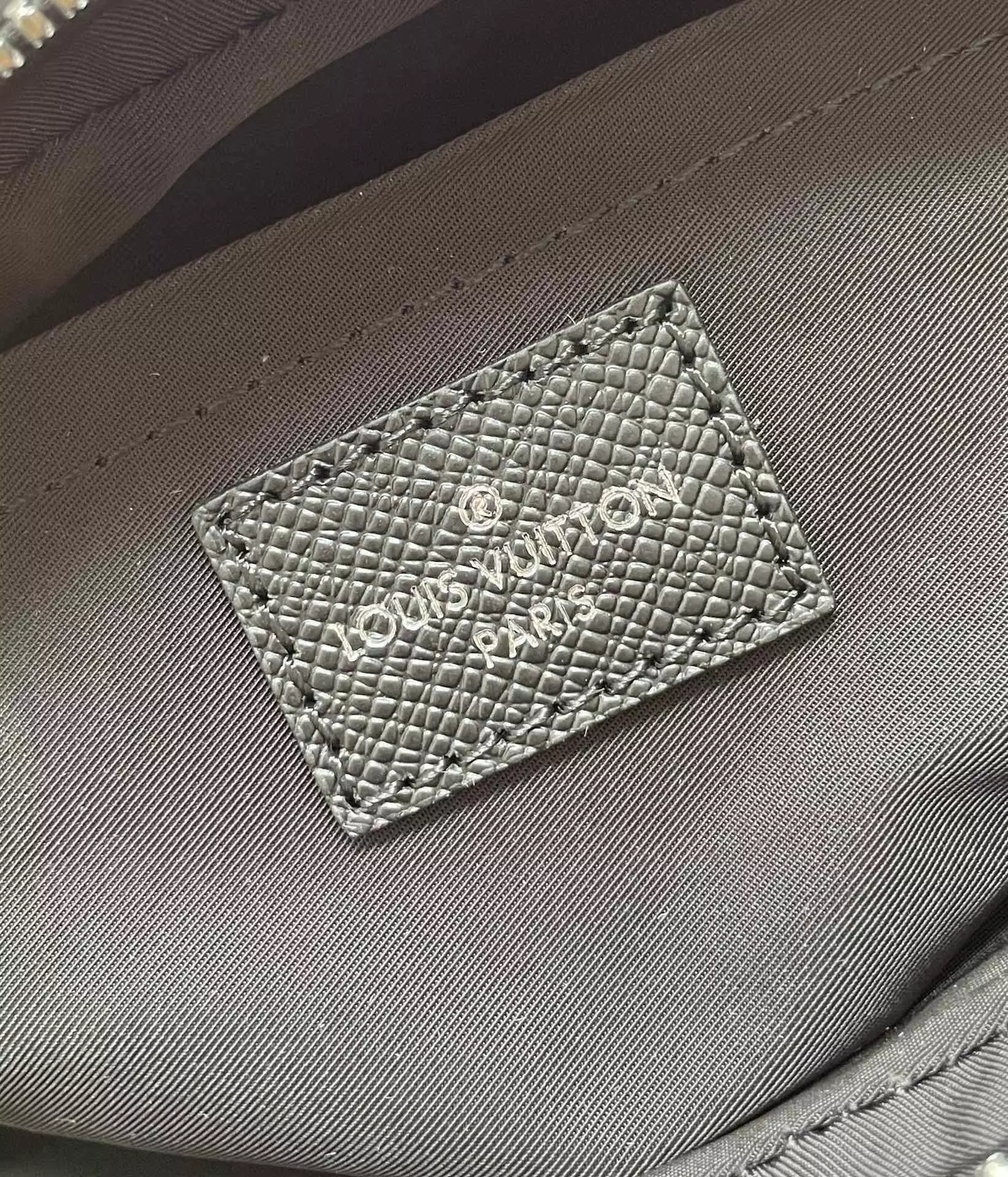 Outdoor Messenger Taigarama Black