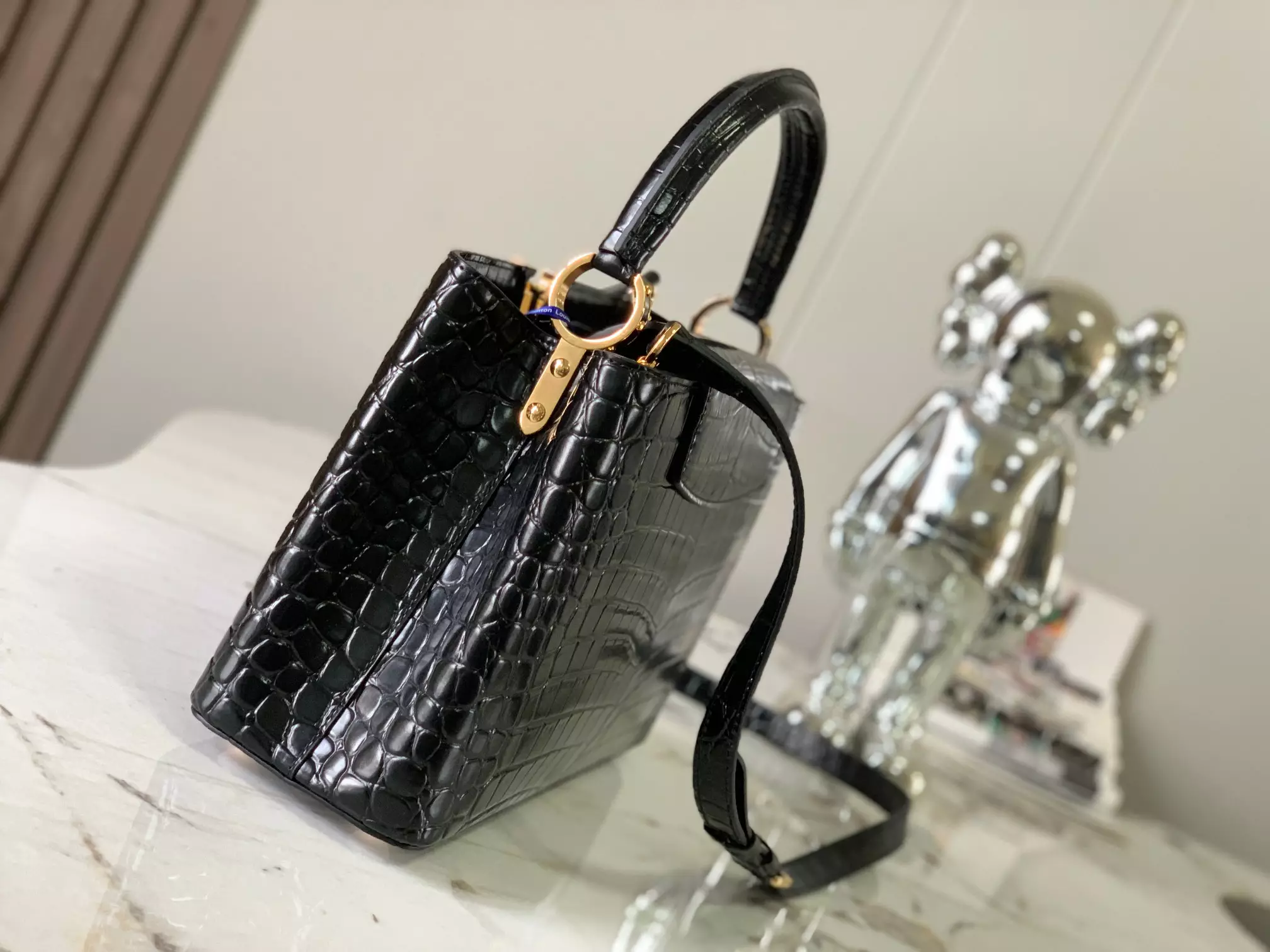 LV Capucines MM Crocodilien Mat in Black