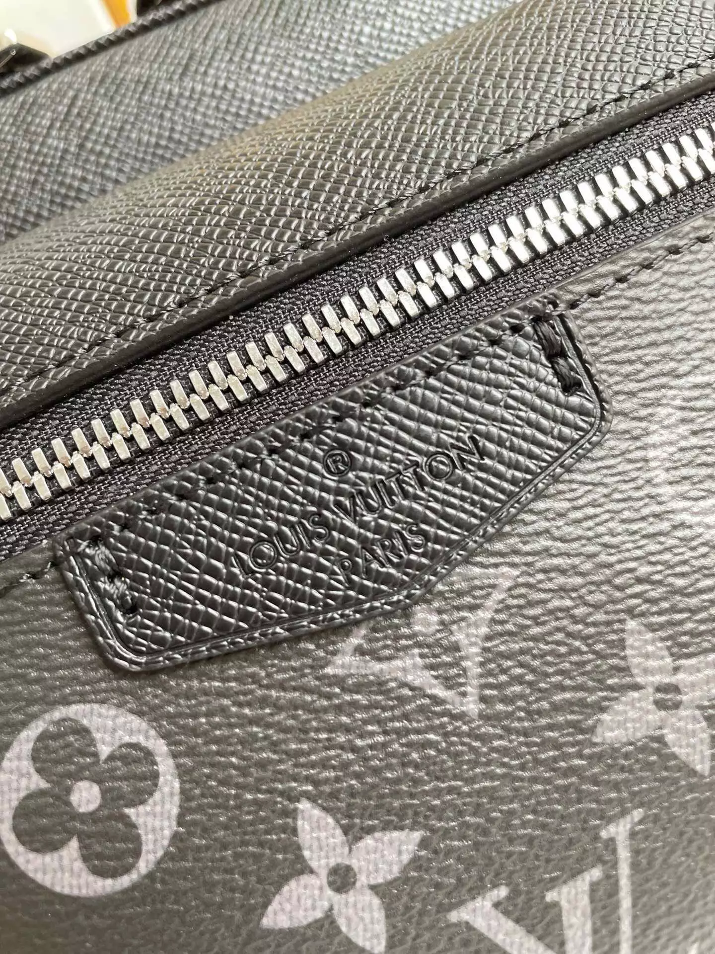 Outdoor Messenger Taigarama Black