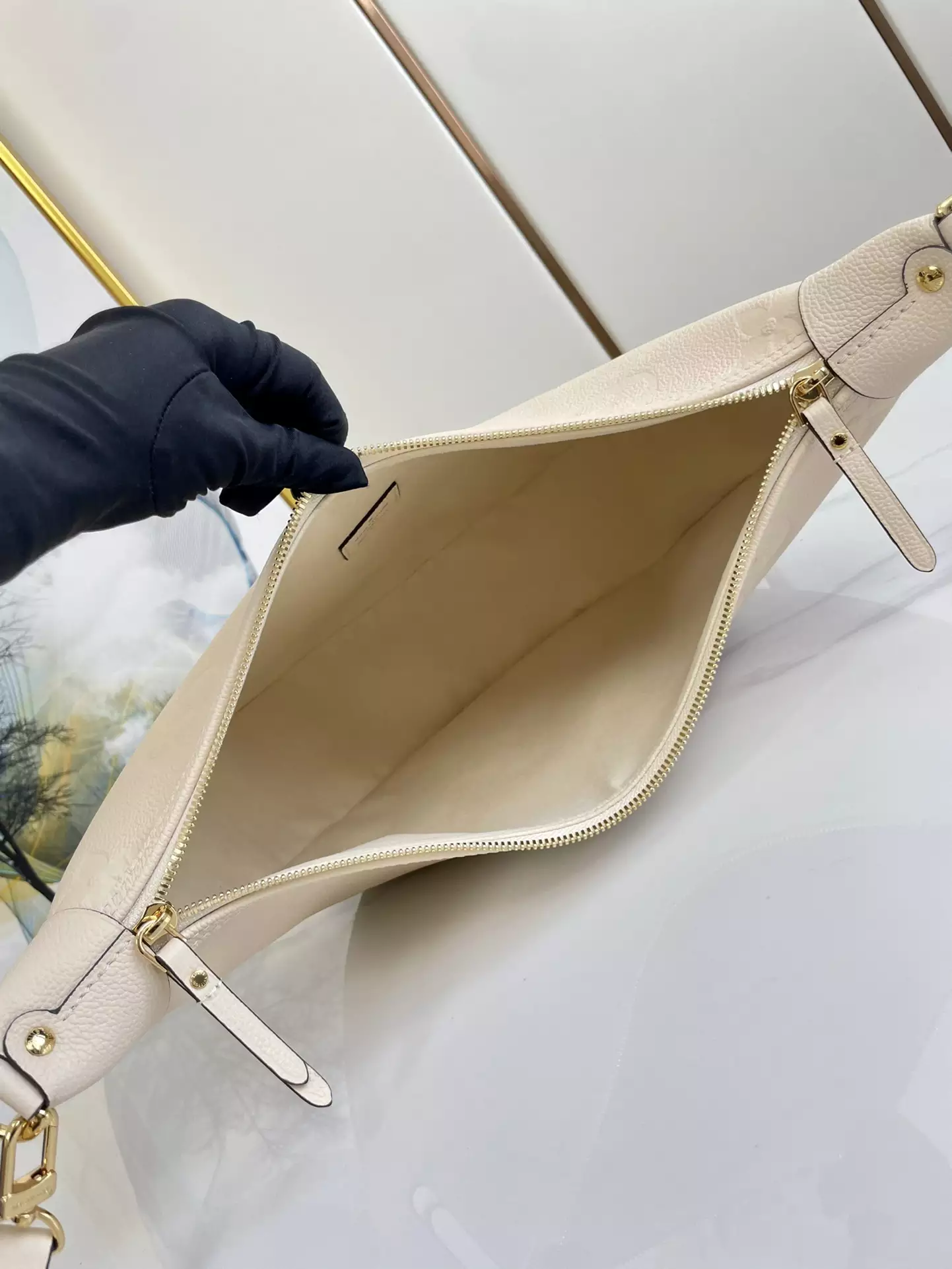 Loop Hobo Monogram Empreinte Creme Leather