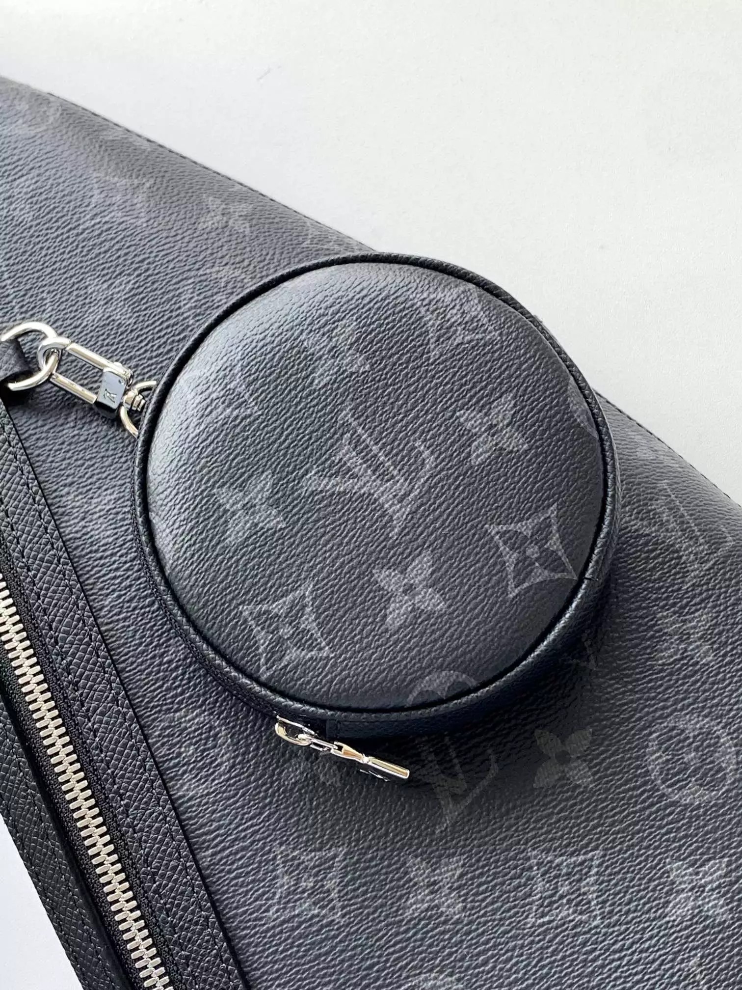 Louis Vuitton Duo Slingbag Taigarama Agave Black
