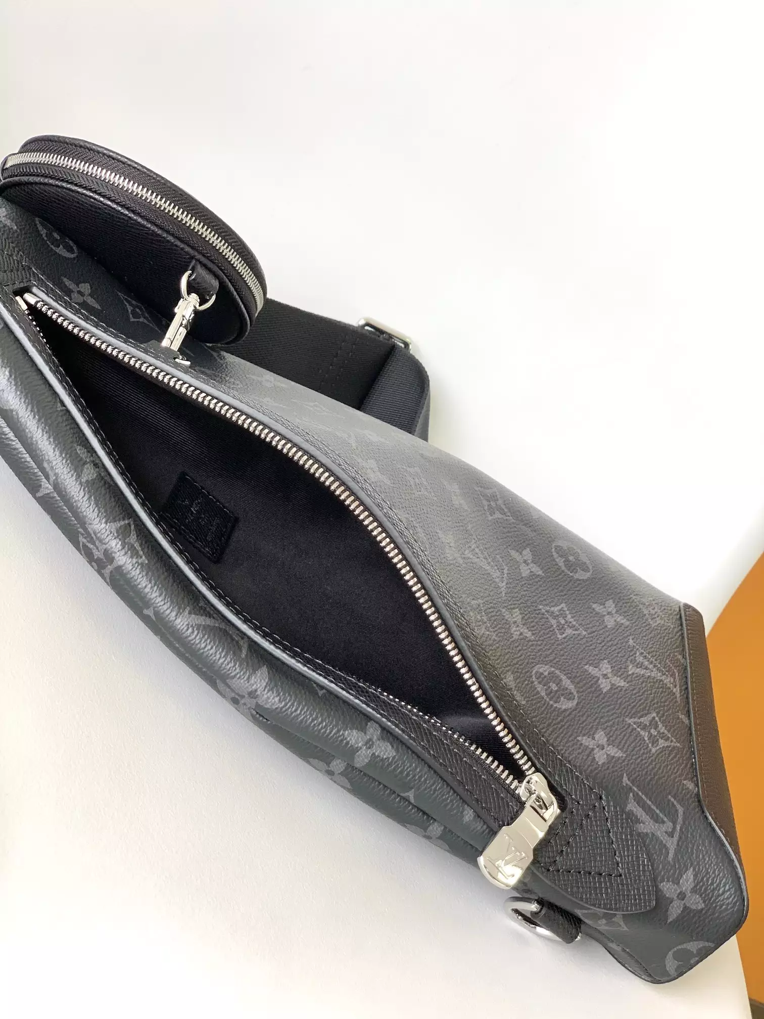 Louis Vuitton Duo Slingbag Taigarama Agave Black
