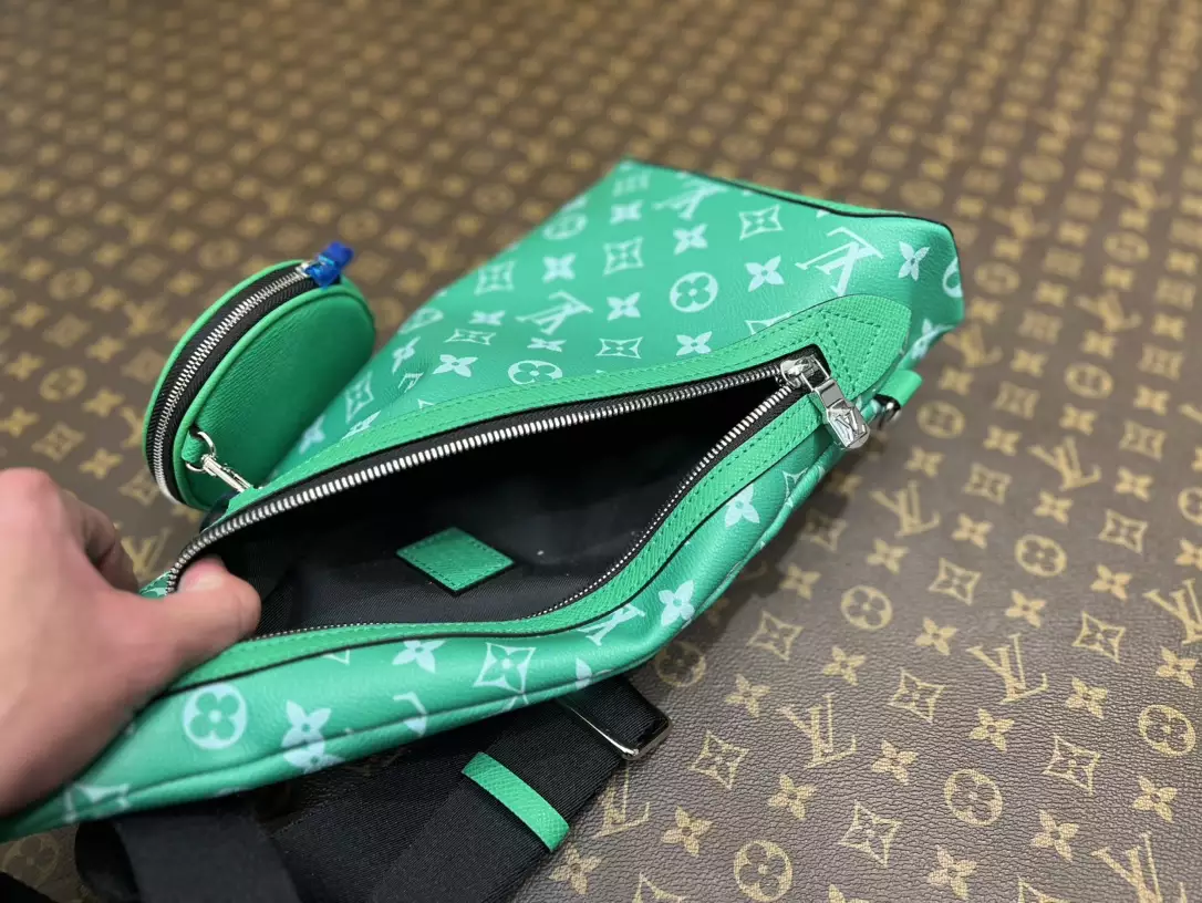 Louis Vuitton Duo Slingbag Taigarama Cactus Green