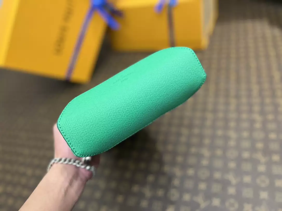 Louis Vuitton Duo Slingbag Taigarama Cactus Green