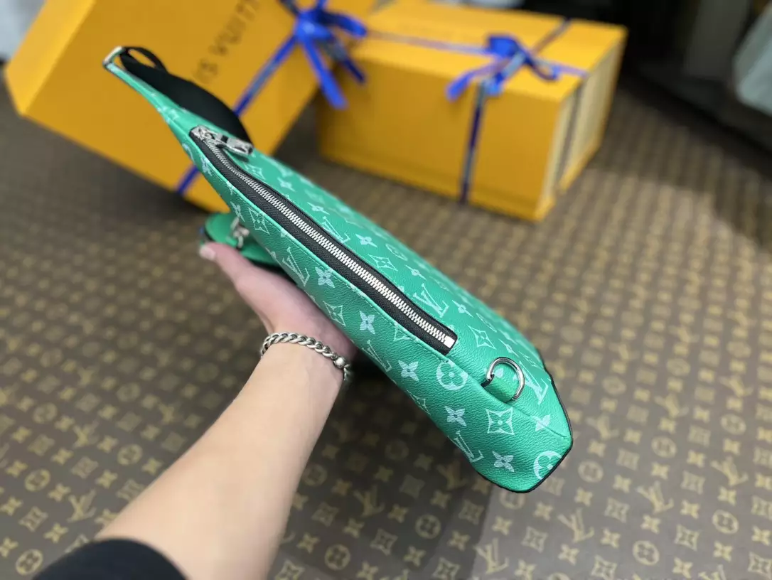 Louis Vuitton Duo Slingbag Taigarama Cactus Green