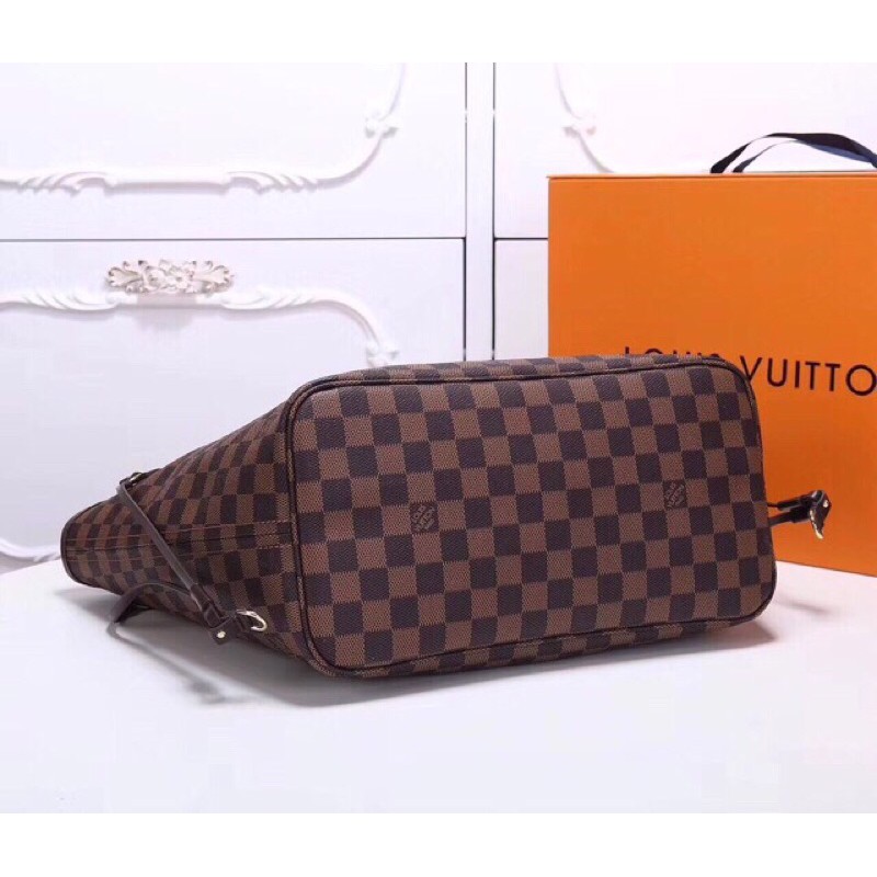 Louis Vuitton Neverfull MM Tote Bag - LB401