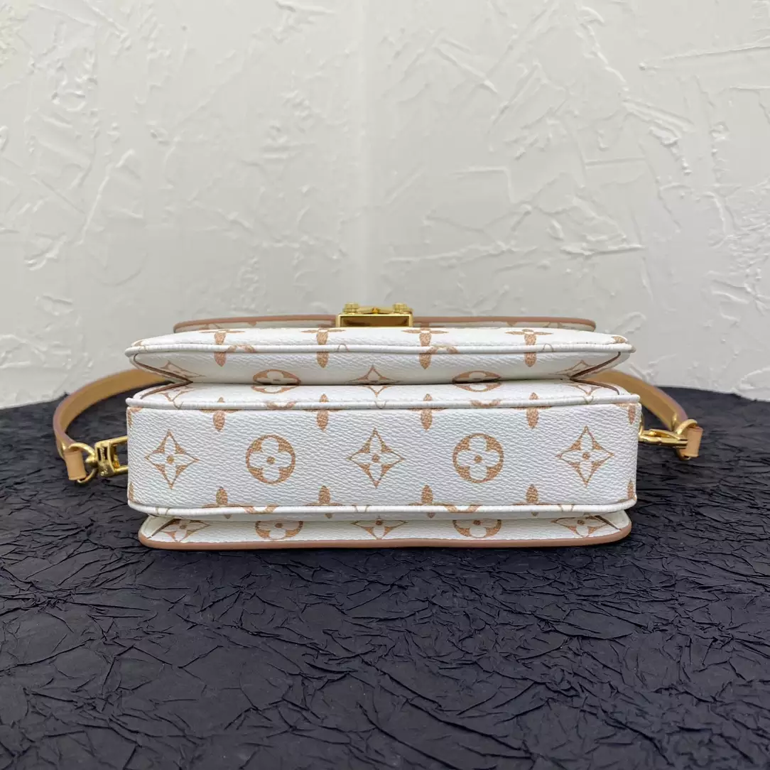 Pochette Métis East West Other Monogram Canvas