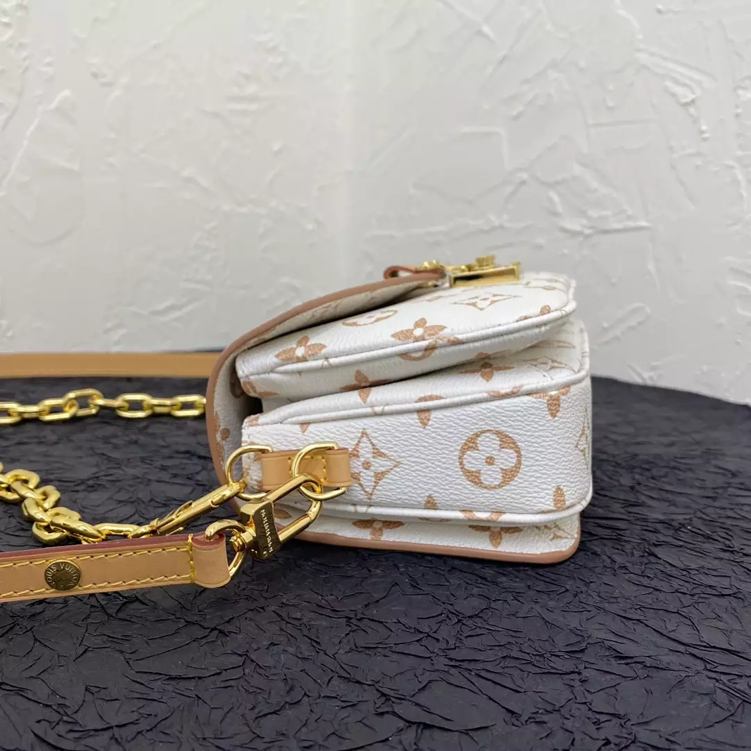 Pochette Métis East West Other Monogram Canvas