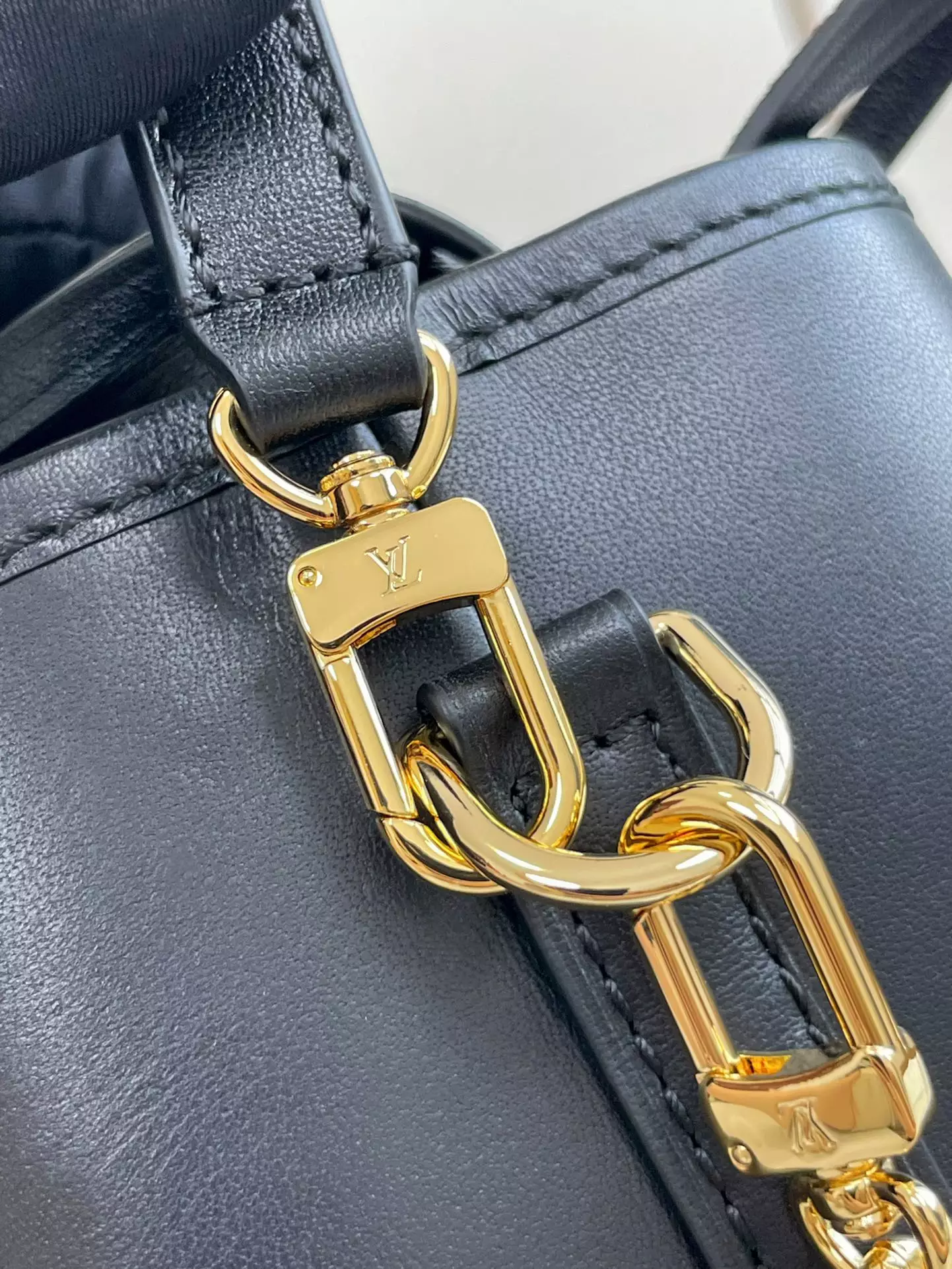 Noé Purse LV Charms Black Leather