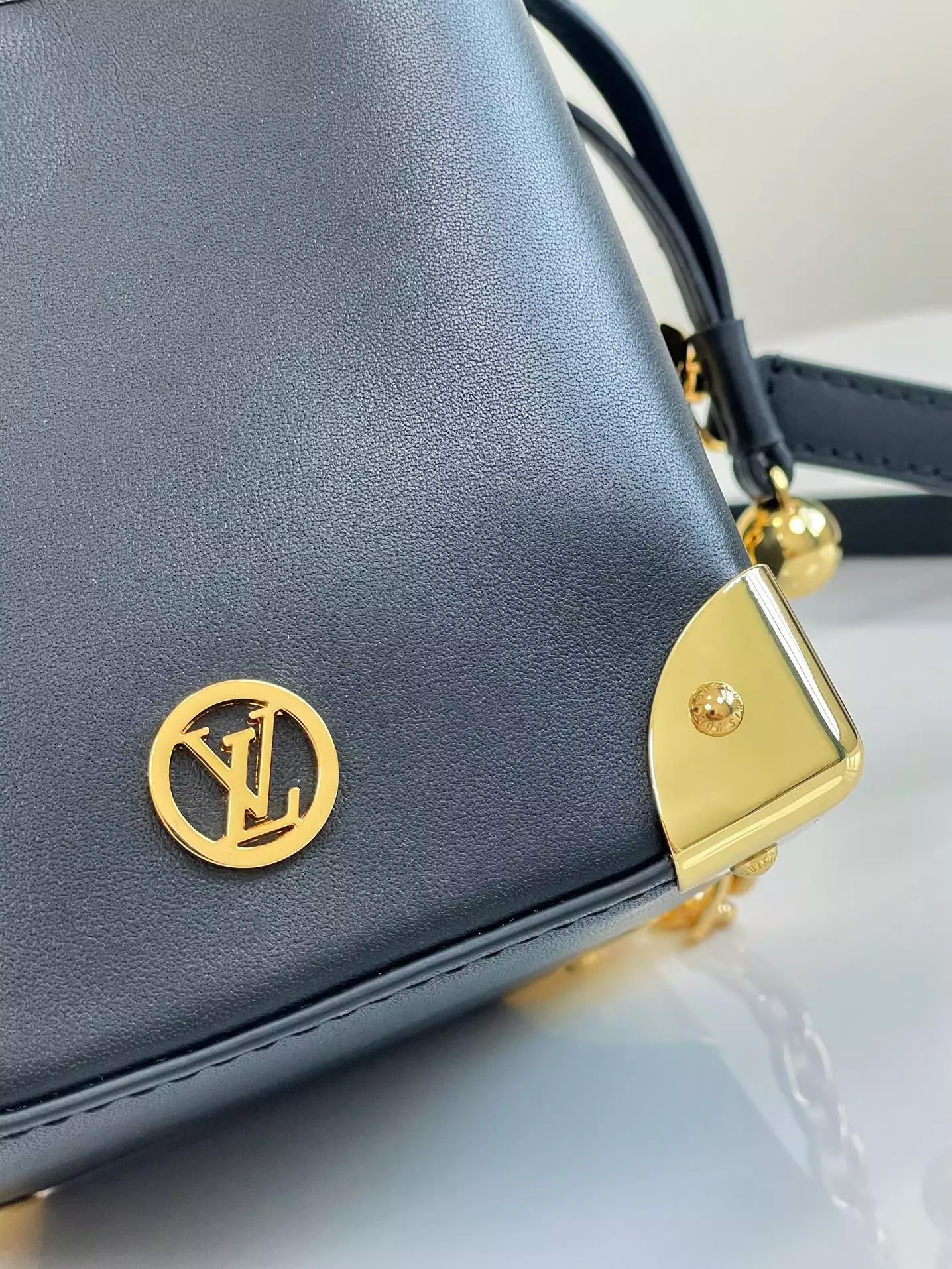Noé Purse LV Charms Black Leather