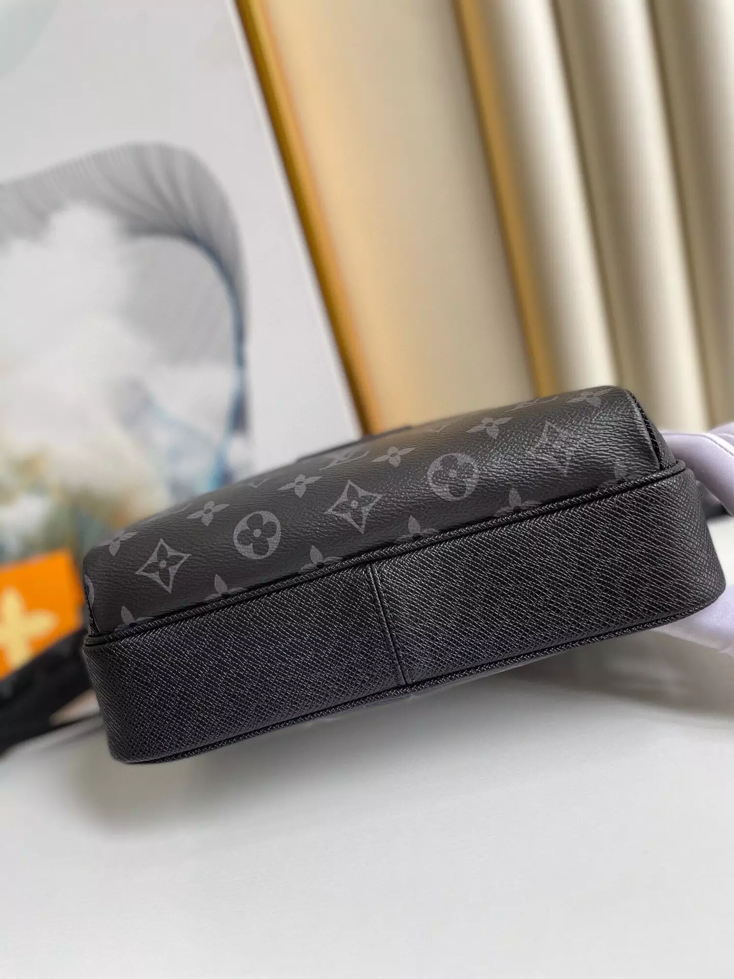 Outdoor Messenger Taigarama Black