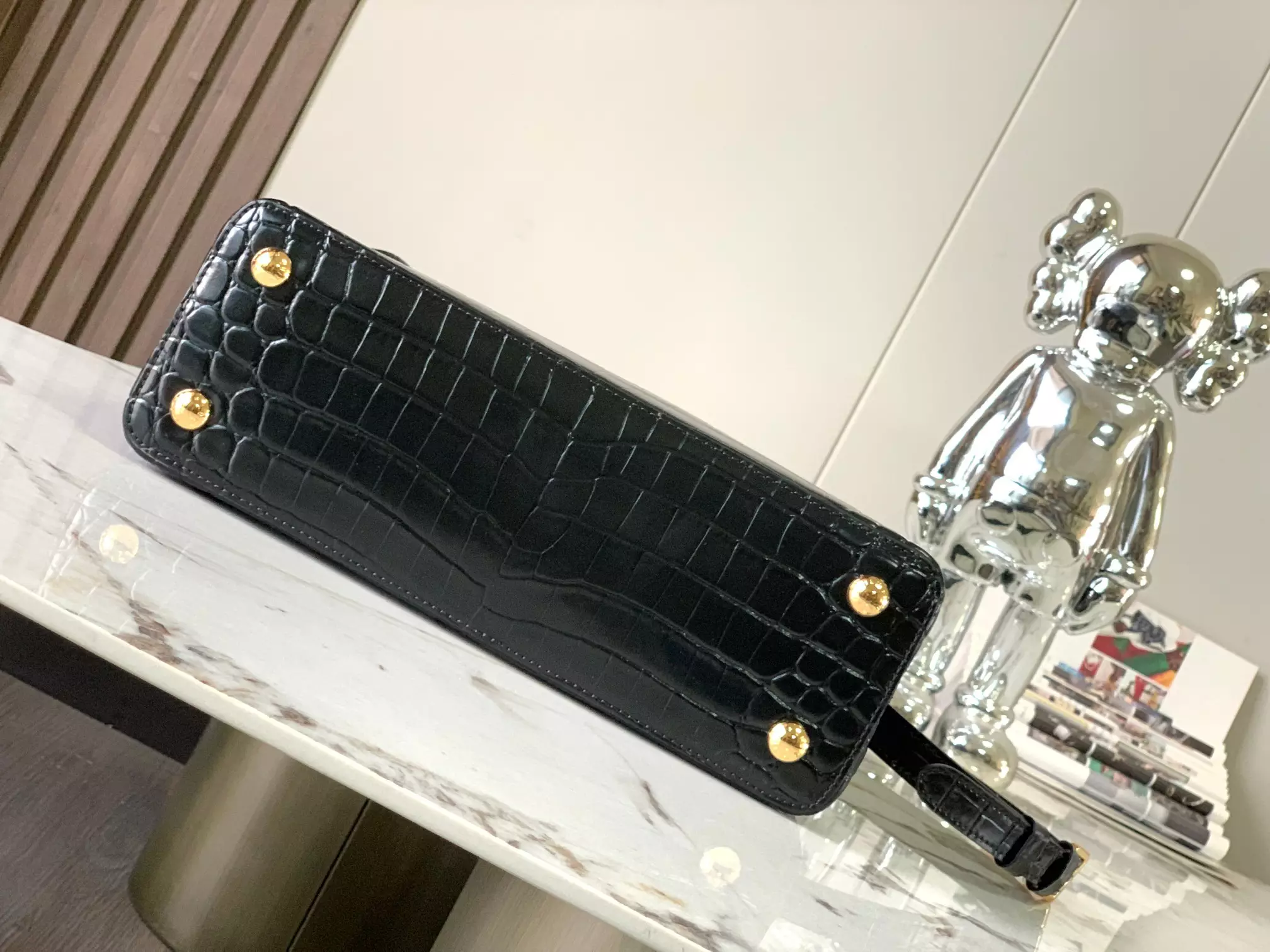 LV Capucines MM Crocodilien Mat in Black