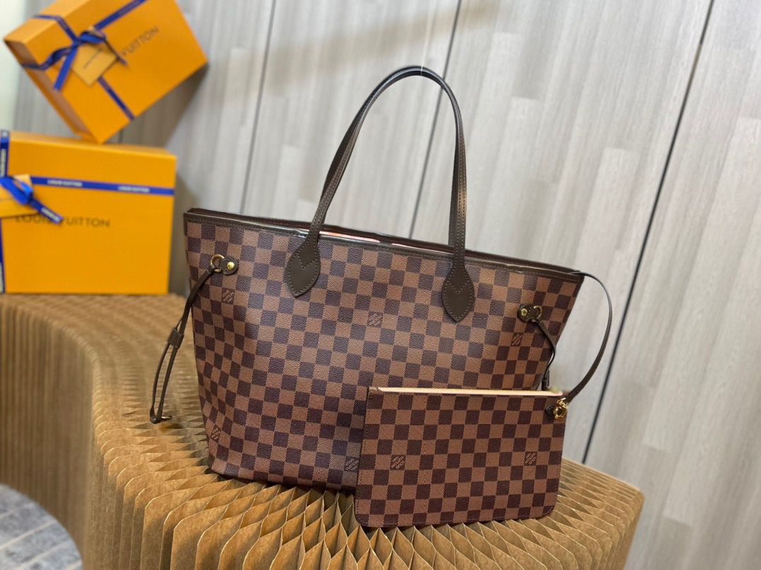 Louis Vuitton Neverfull MM Tote Bag - LB402