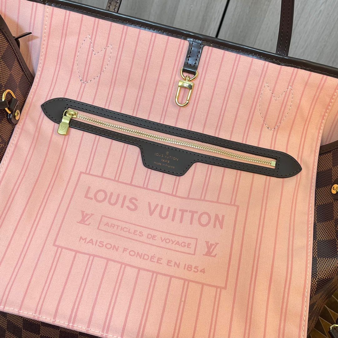 Louis Vuitton Neverfull MM Tote Bag - LB402