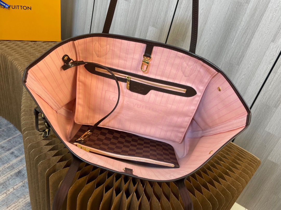 Louis Vuitton Neverfull MM Tote Bag - LB402