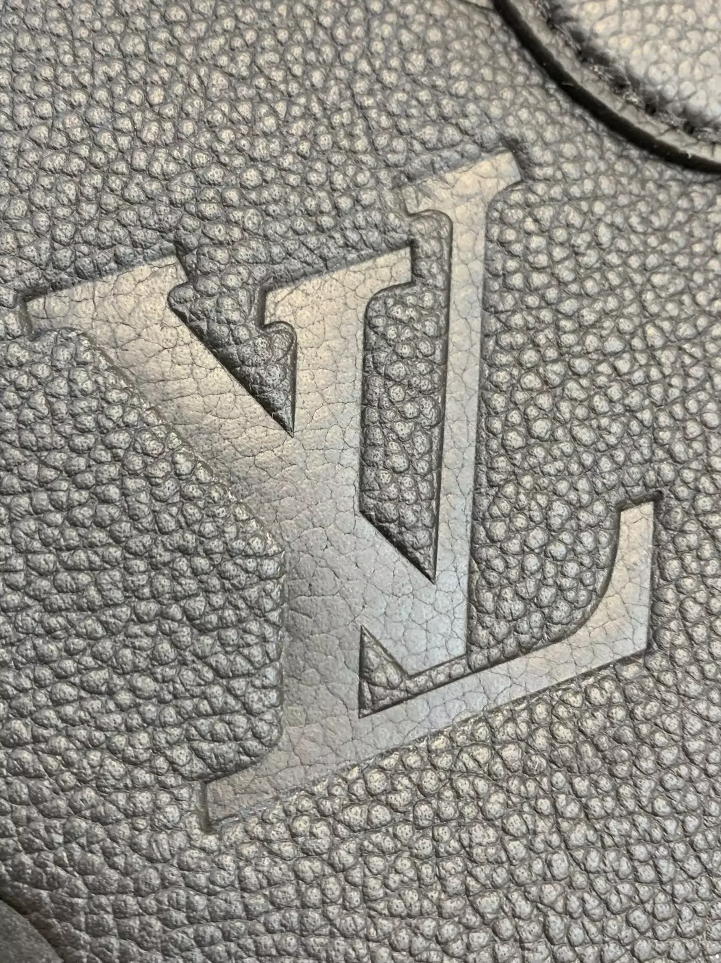 OnTheGo BB Monogram Empreinte Black Leather