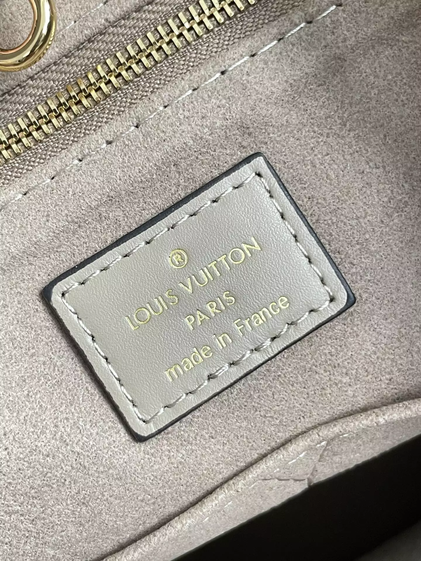 OnTheGo MM Bicolor Monogram Empreinte Dove Grey/Cream Leather