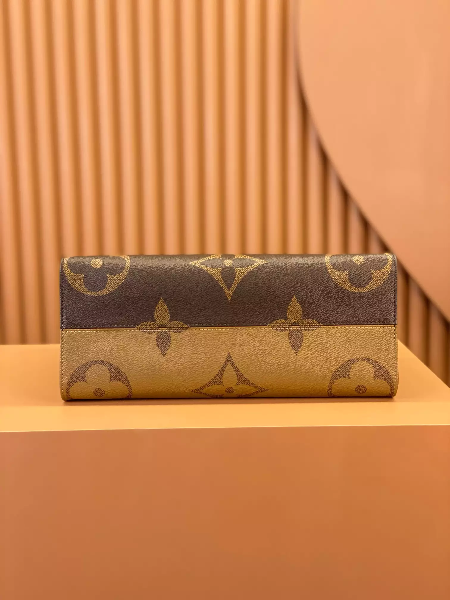 OnTheGo MM Monogram Giant Canvas and Brown