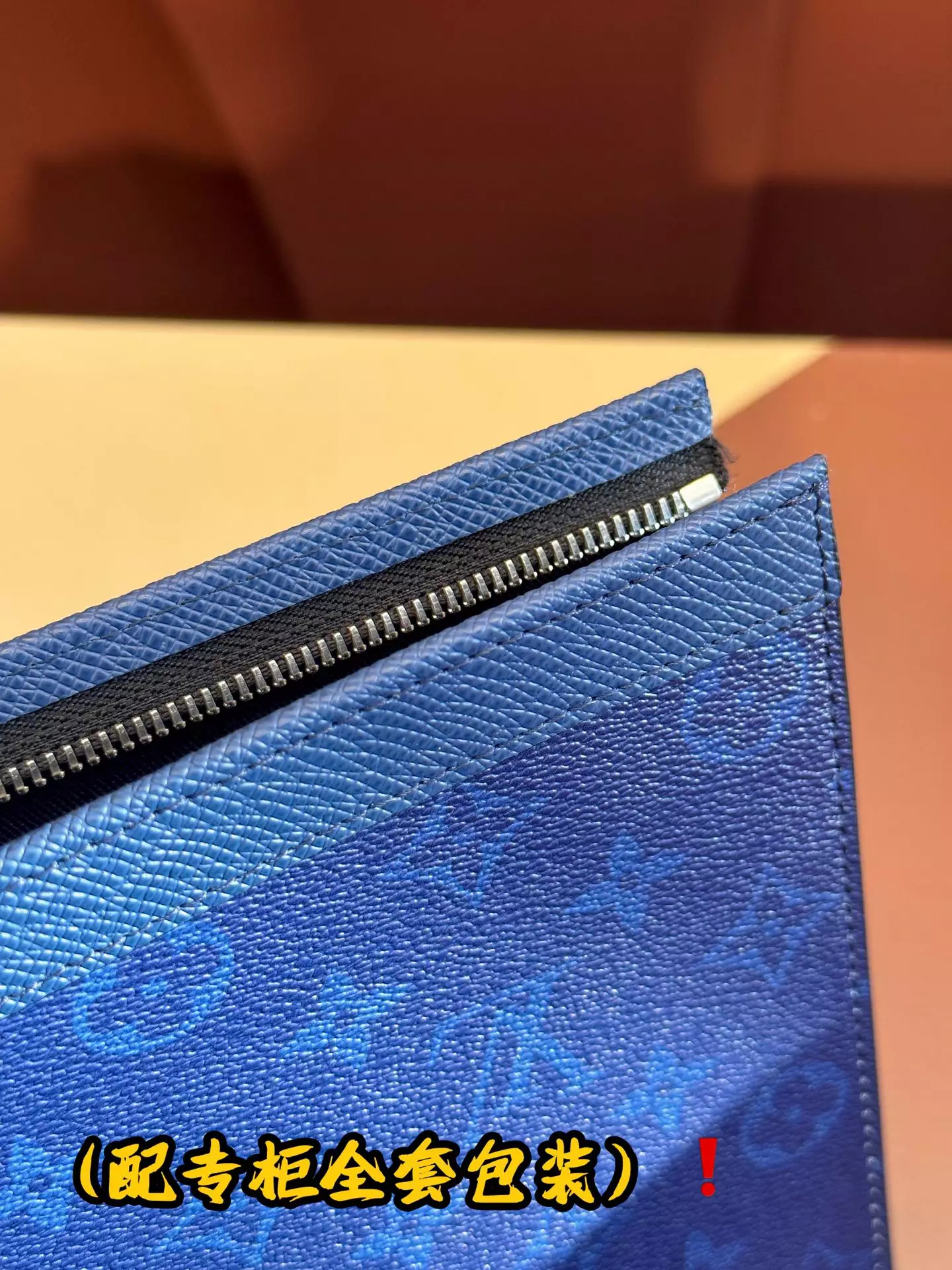 Pochette Voyage MM Taigarama Pacific Blue Leather