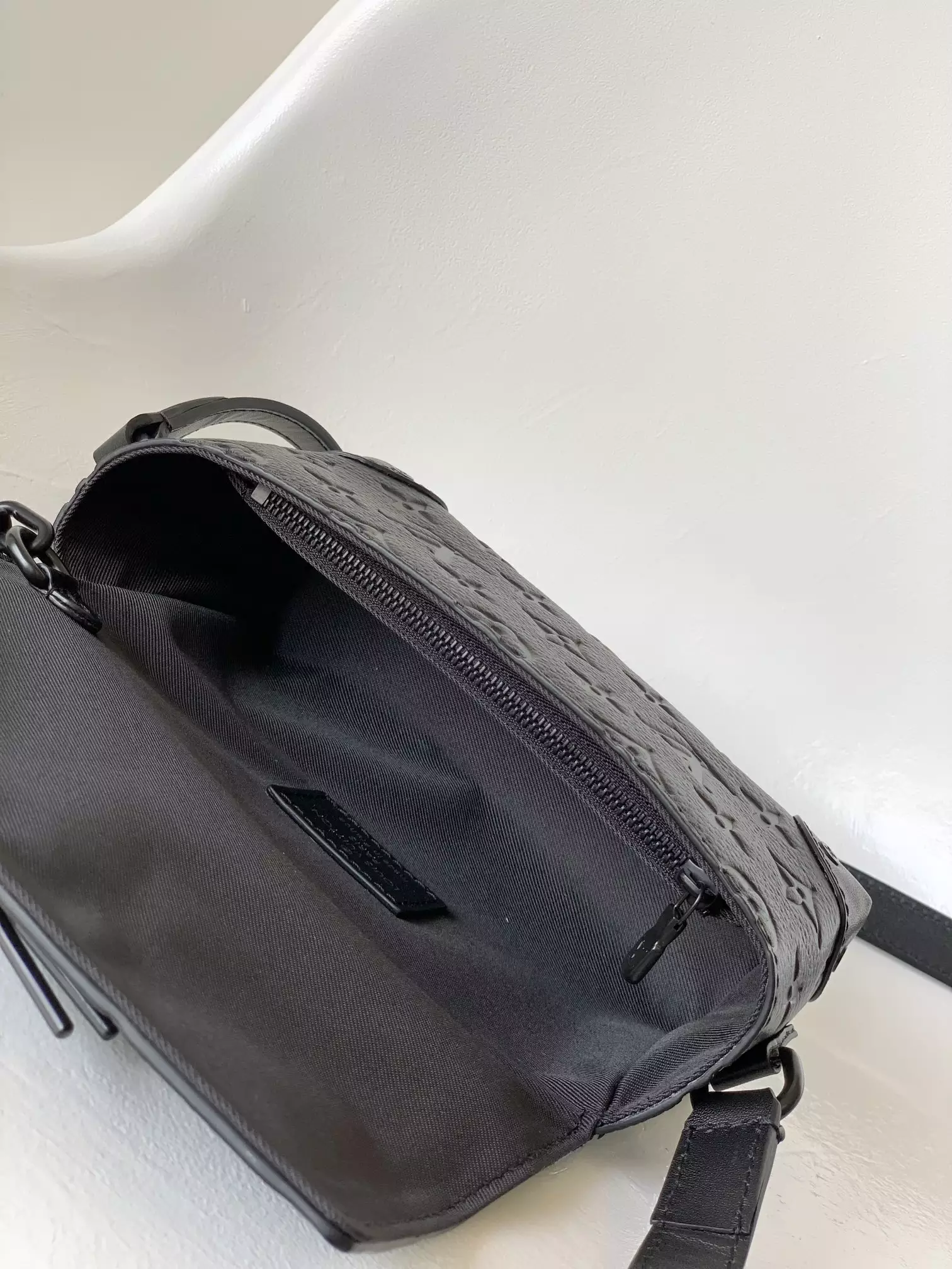 Steamer Wearable Wallet Monogram Taurillon Black Leather