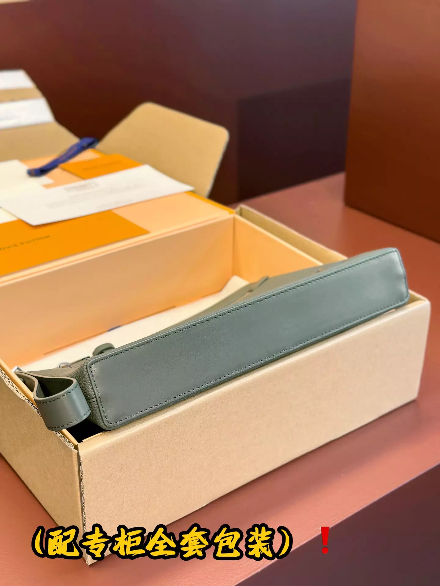 Takeoff Pouch Khaki Green Aerogram Cowhide Leather