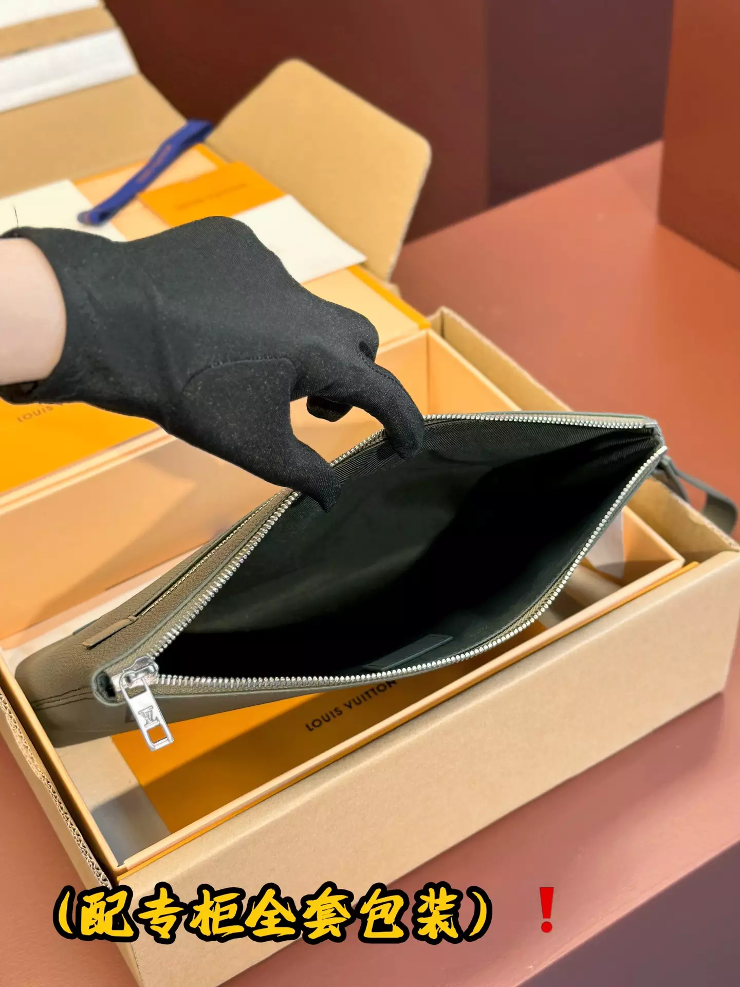 Takeoff Pouch Khaki Green Aerogram Cowhide Leather