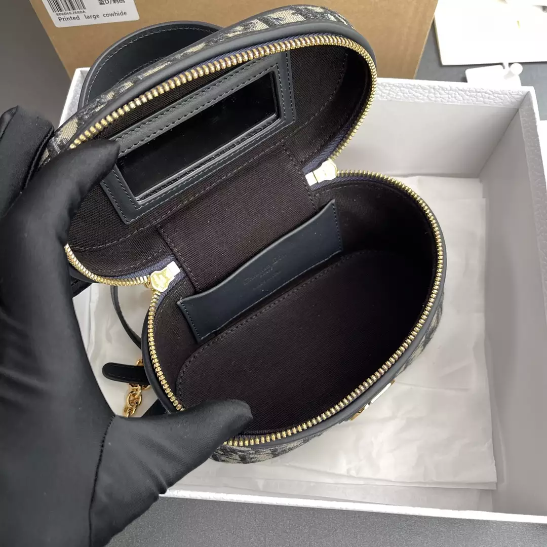 30 Montaigne Mini Vanity Case Blue Dior Oblique Jacquard