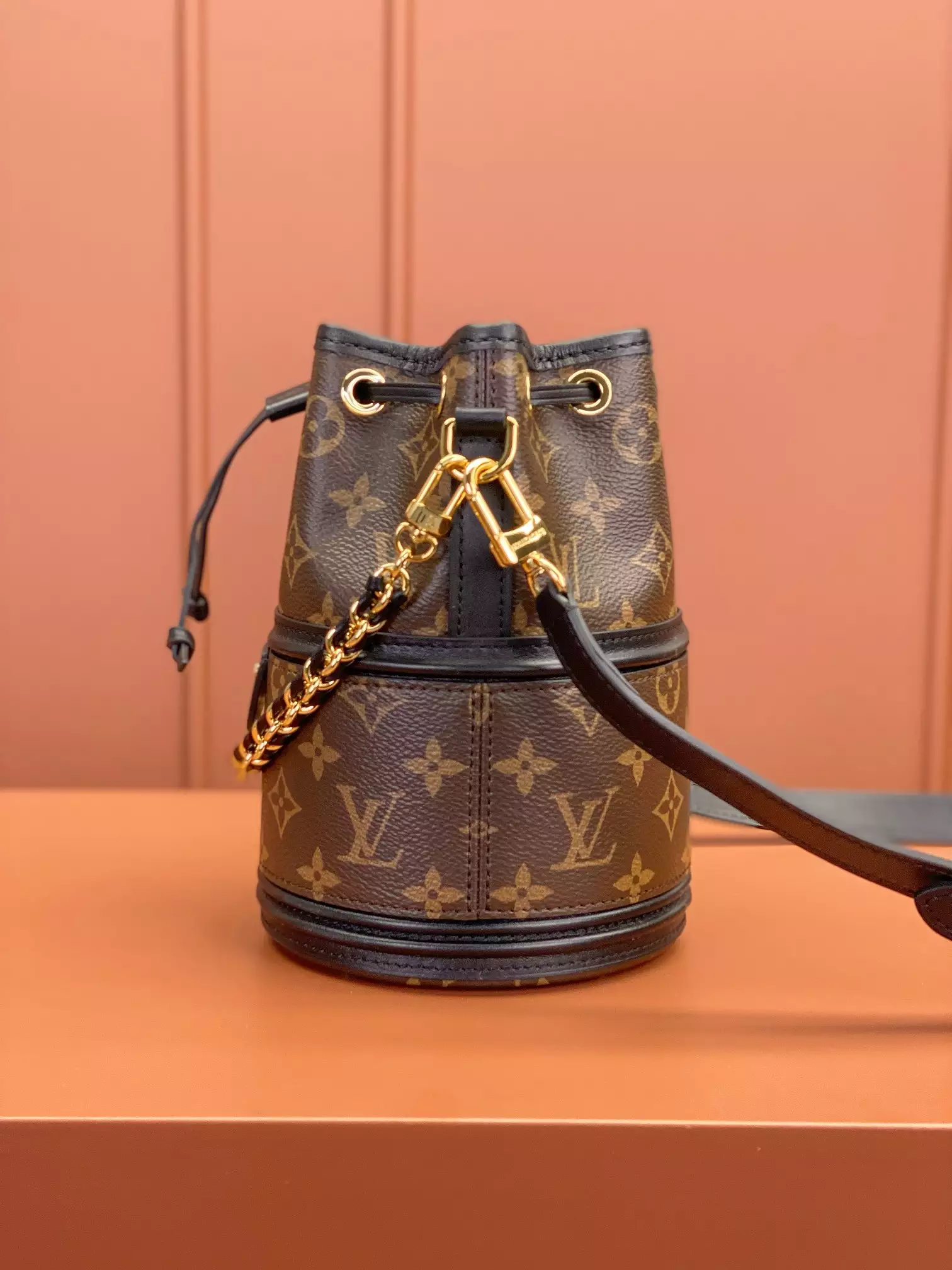 Canoé Bucket Bag Monogram Canvas Natural Cowhide Leather Trim