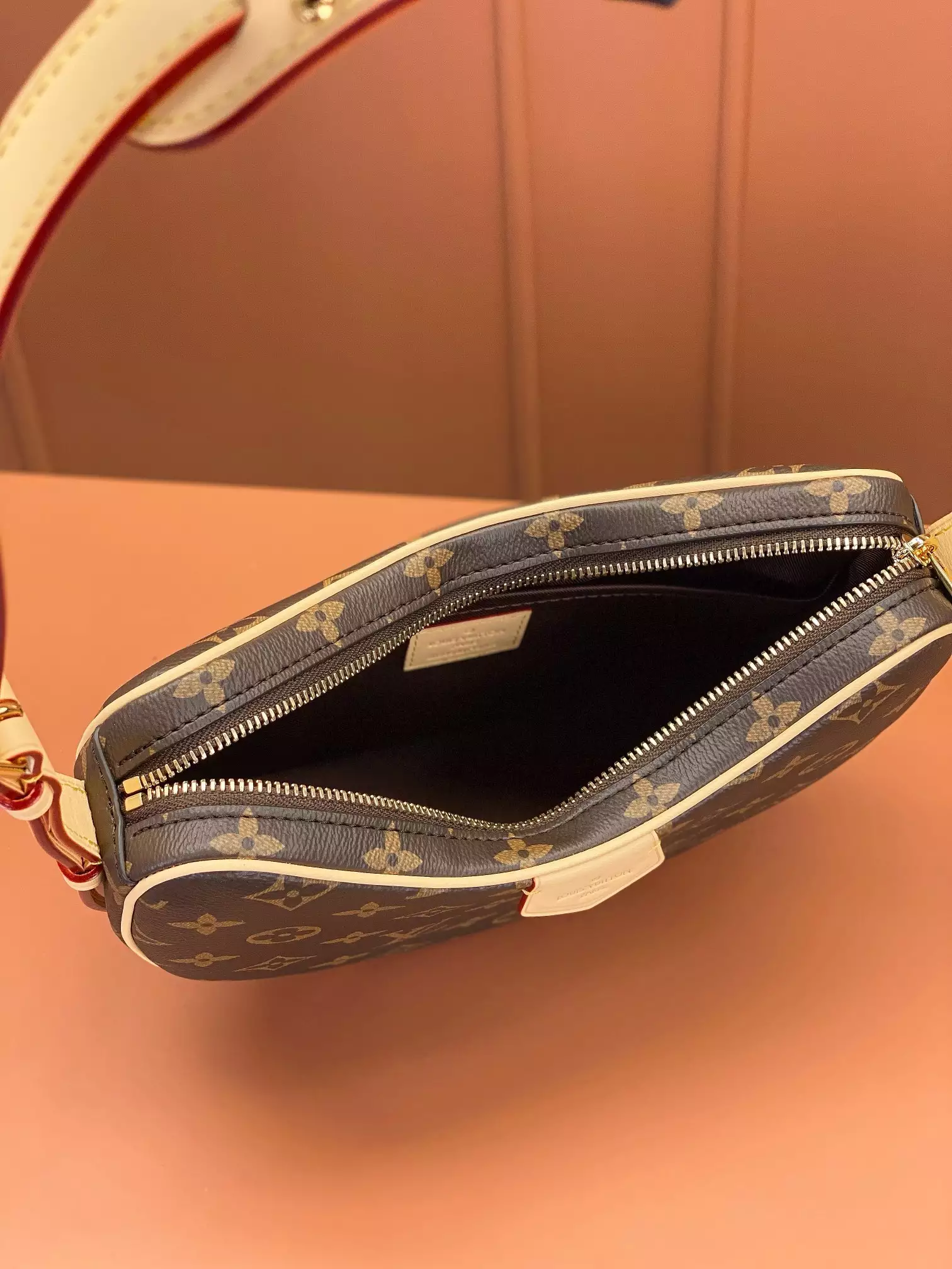 Croissant MM Monogram Canvas Natural Cowhide Leather Trim