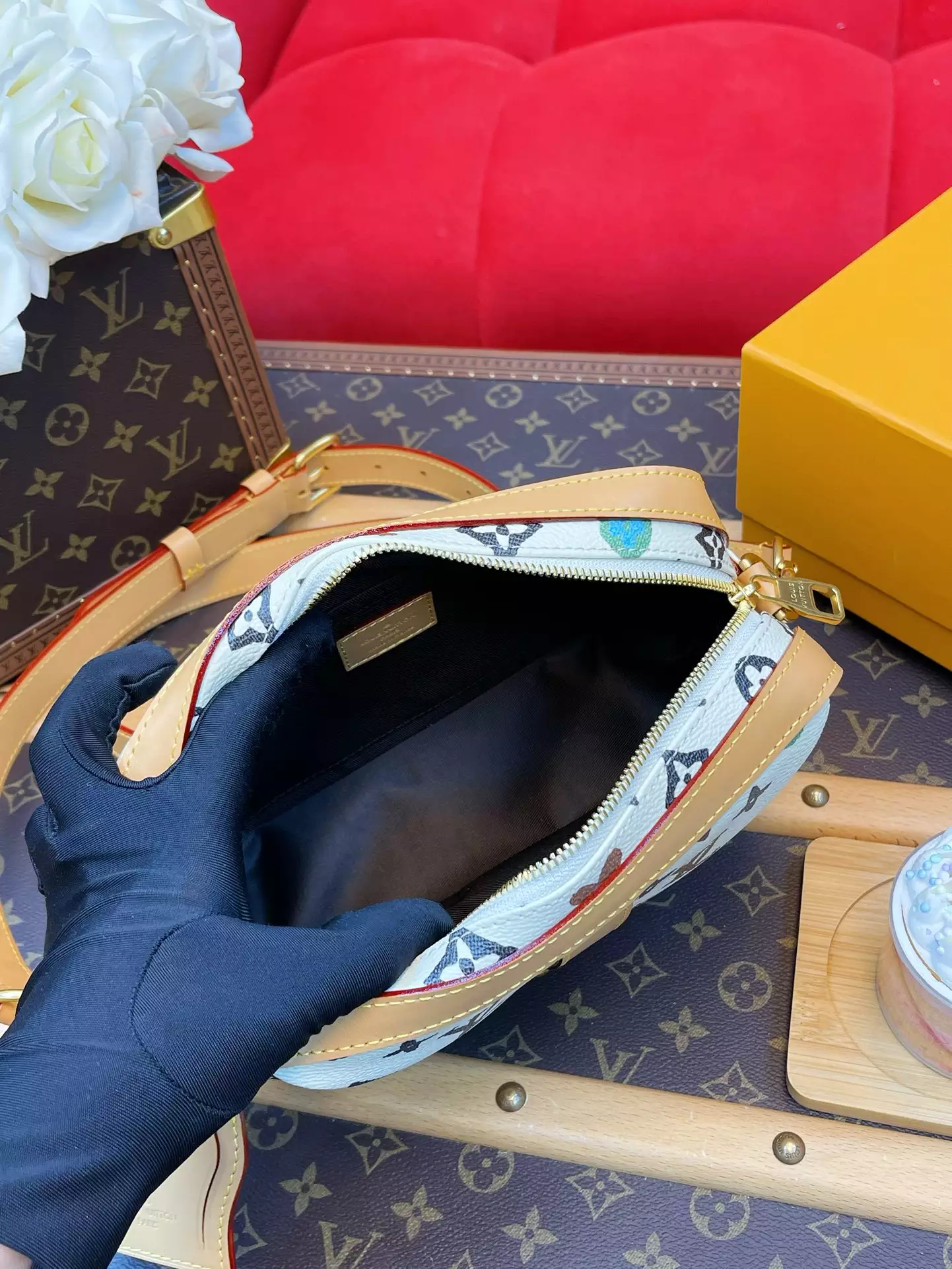 Envelope Messenger Bag Vanilla Monogram Craggy Canvas