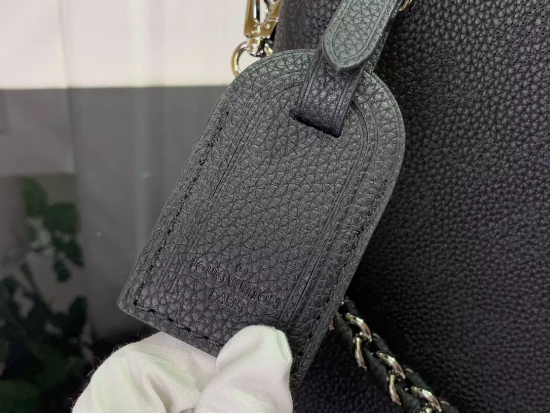 Hand It All MM Black Mahina Calfskin