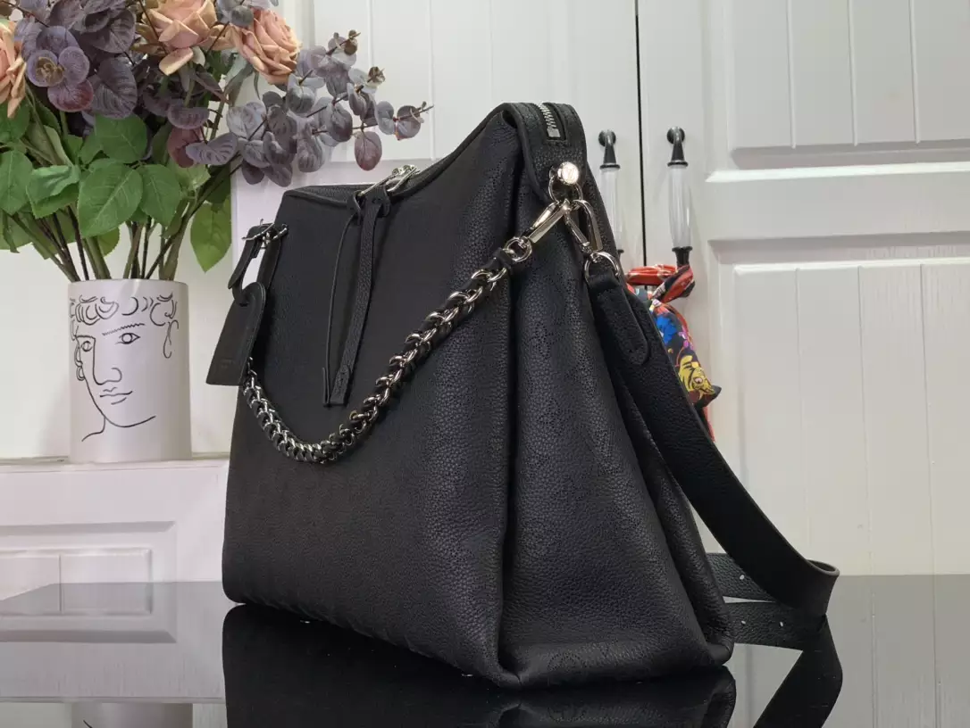 Hand It All MM Black Mahina Calfskin