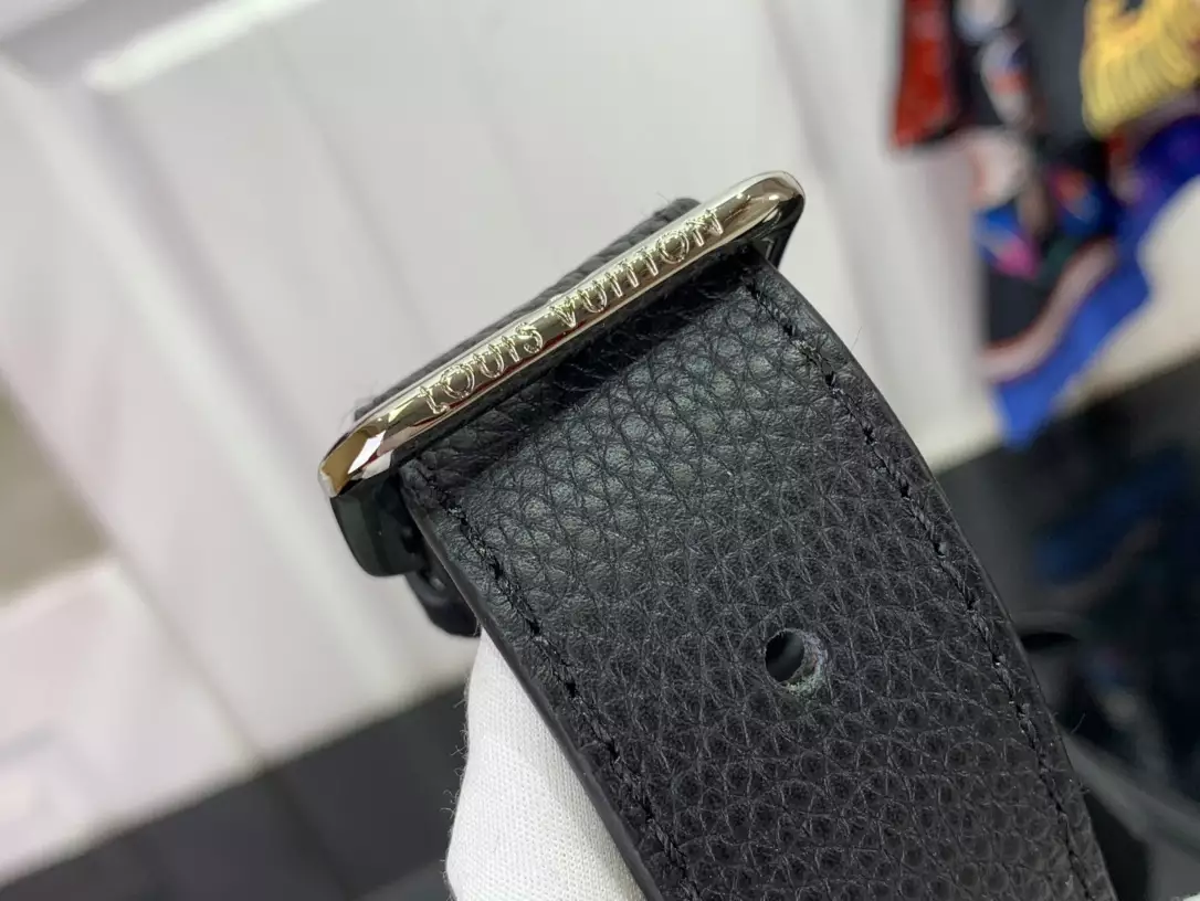 Hand It All MM Black Mahina Calfskin