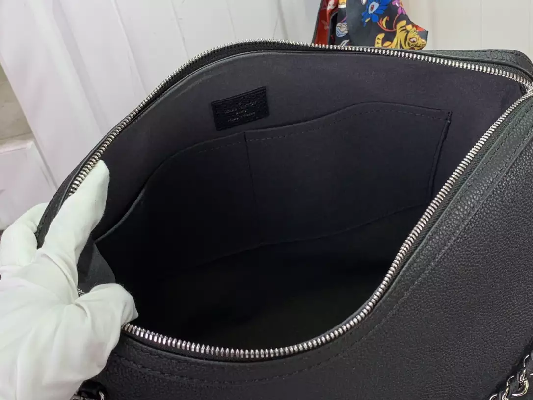 Hand It All MM Black Mahina Calfskin